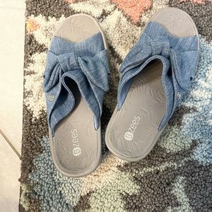 Bzee new sandals denim size 7w